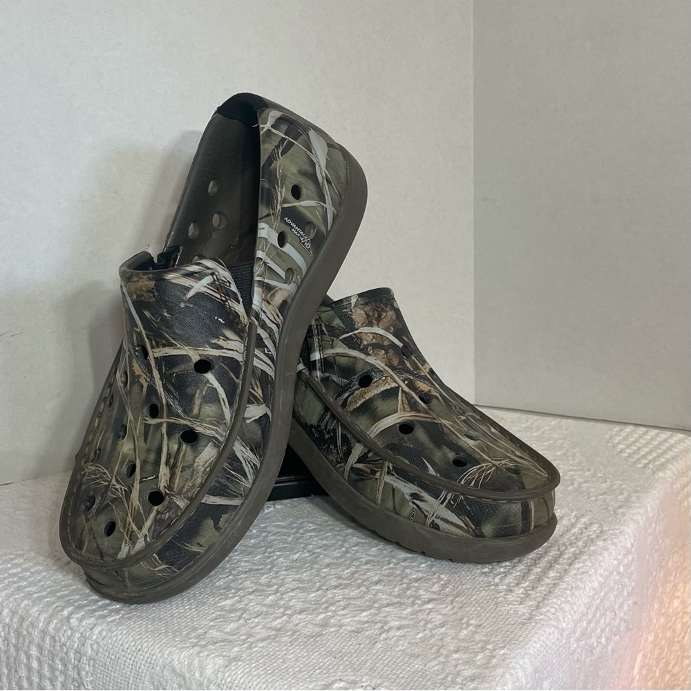 CROCS Camouflage Slip-On Loafers~ Size 8 M~ Hunting and Outdoors‎